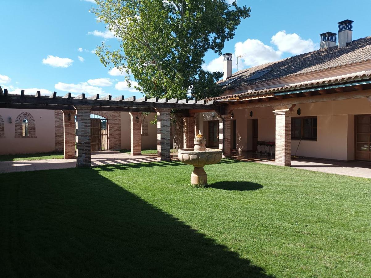 Casas Olmo Y Fresno Jardin Y Piscina A 17 Kilometros De Salamanca Buitenkant foto